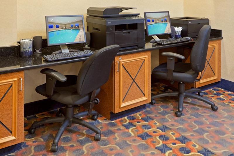 Express & - Eatontown By Ihg 2*