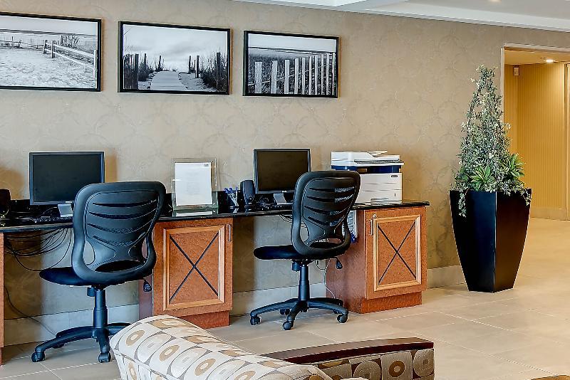 Express & - Eatontown By Ihg West Long Branch